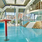Newly Renovated With Ocean View Pool And Fitness Center