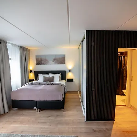 Newly Renovated With Ocean View Pool And Fitness Center