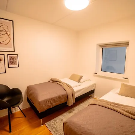 Newly Renovated With Ocean View Pool And Fitness Center Apartment