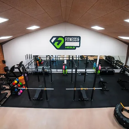 Newly Renovated With Ocean View Pool And Fitness Center *