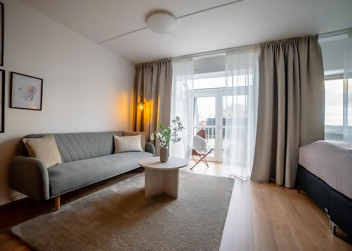 Newly Renovated With Ocean View Pool And Fitness Center *